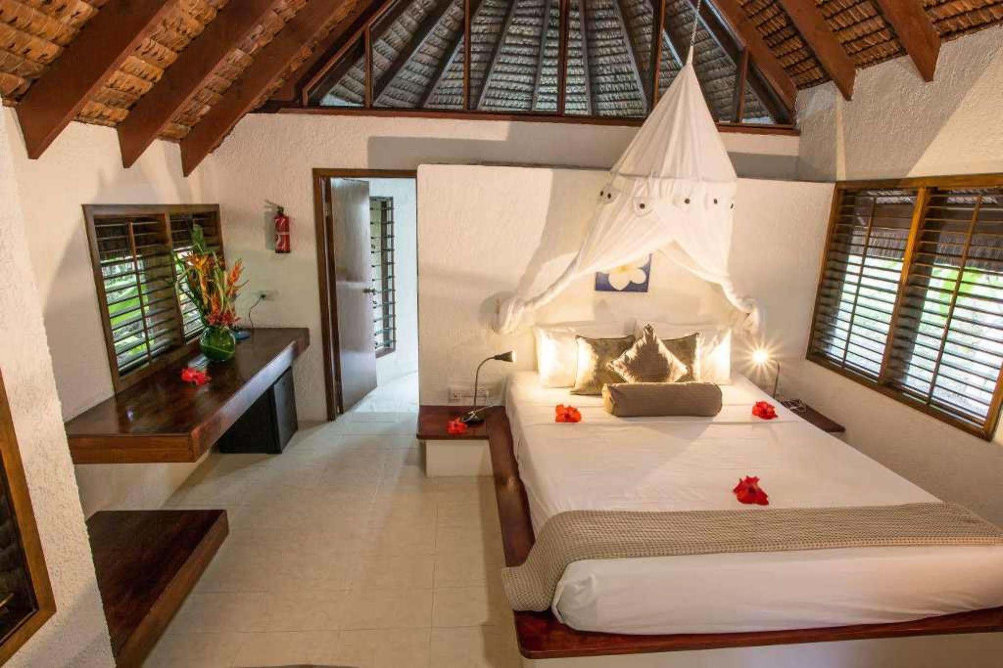 Breakas Beach Resort (Adults Only) Port Vila Exteriér fotografie